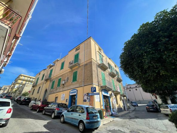 Stabile in vendita in via V. Emanuele/Piazza Cavour 21, Gioiosa Marea, Me, NextCasa