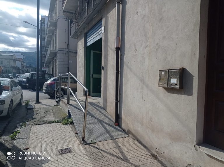 Locale commerciale in locazione in via Ugo Sant’Onofrio 57, Barcellona P.G., Me