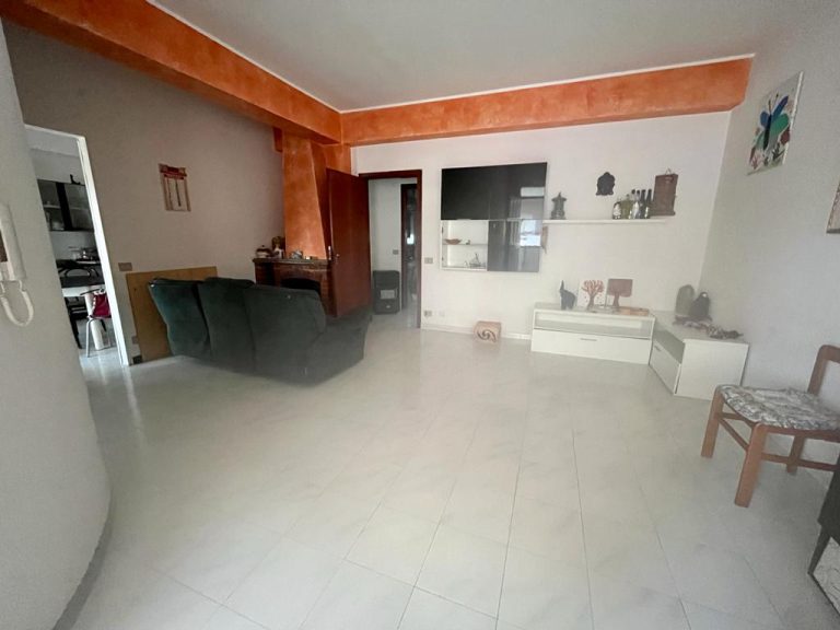 Appartamento in vendita in via S. Maria 84, Furnari, Me
