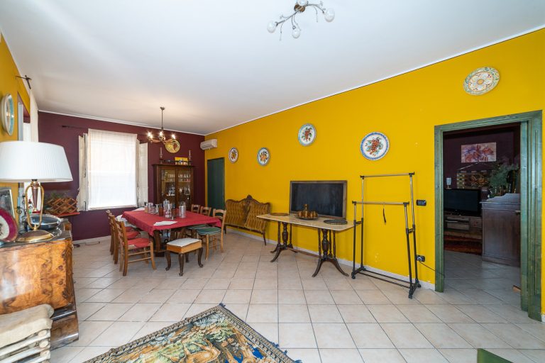 Casa Indipendente in vendita in via Francesco Crispi, Gioiosa Marea, Me