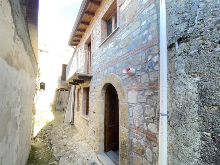 Appartamento in vendita in via San Pietro Castroreale, Me