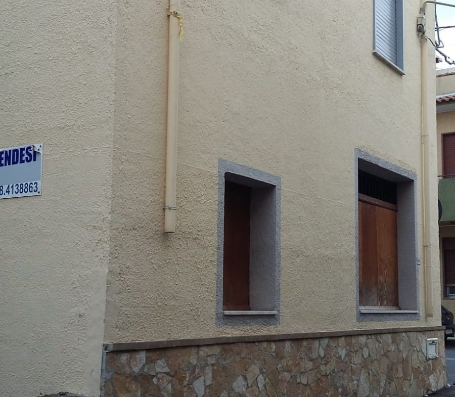 900