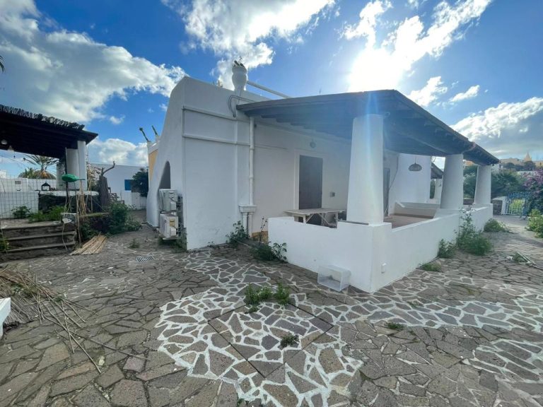 Villa Bifamiliare in vendita in via Lami, Panarea, Me