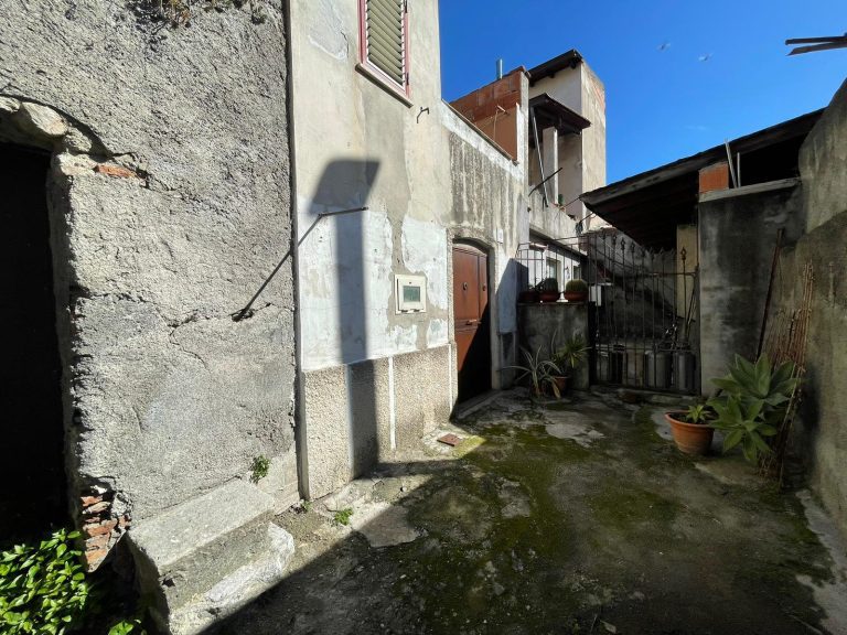 Casa Indipendente in vendita in via Gesù e Maria 58, Barcellona P.G., Me