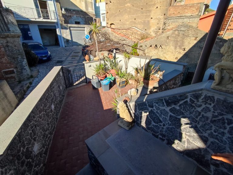 Casa indipendente in vendita in via Cesare Battisti 6 a Rocchenere, Me