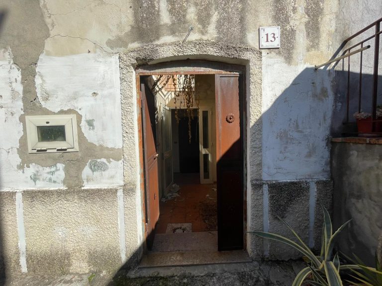 Casa Indipendente in vendita in via Gesù e Maria 58, Barcellona P.G., Me