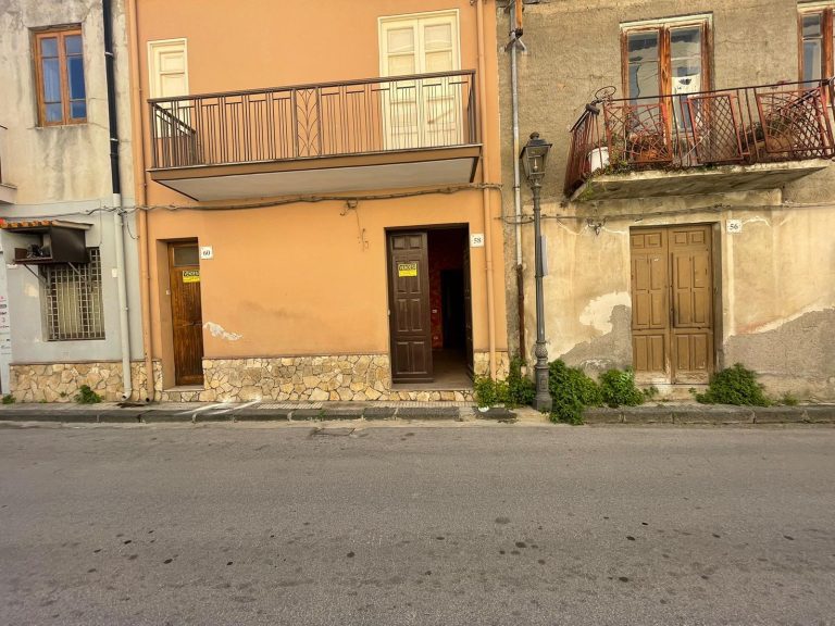 Casa Indipendente in vendita in via Gesù e Maria 58, Barcellona P.G., Me