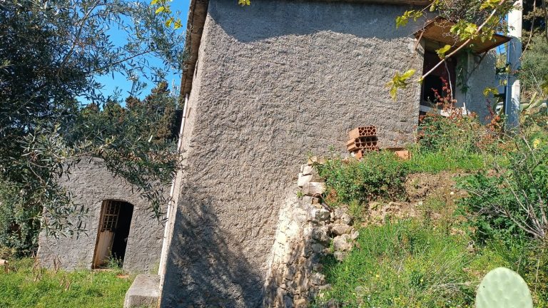 Casa singola da ristrutturare in vendita in Contrada Lanzaria a Barcellona P.G. , Me