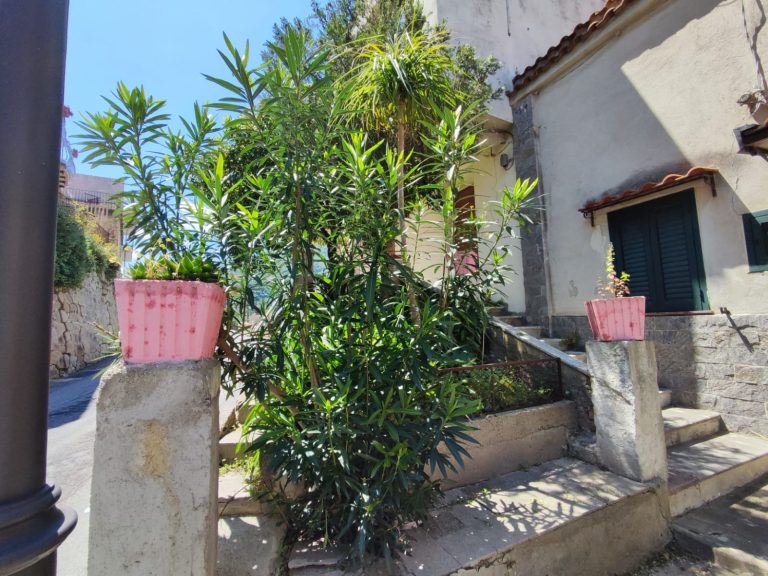 Casa indipendente in vendita in via Armando Diaz a Sant’Angelo di Brolo, Me