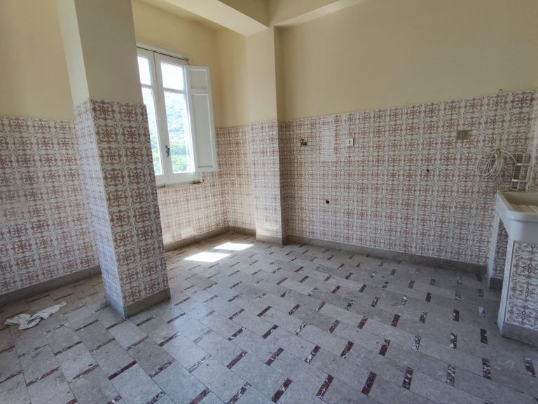 Casa indipendente in vendita in via Armando Diaz a Sant’Angelo di Brolo, Me