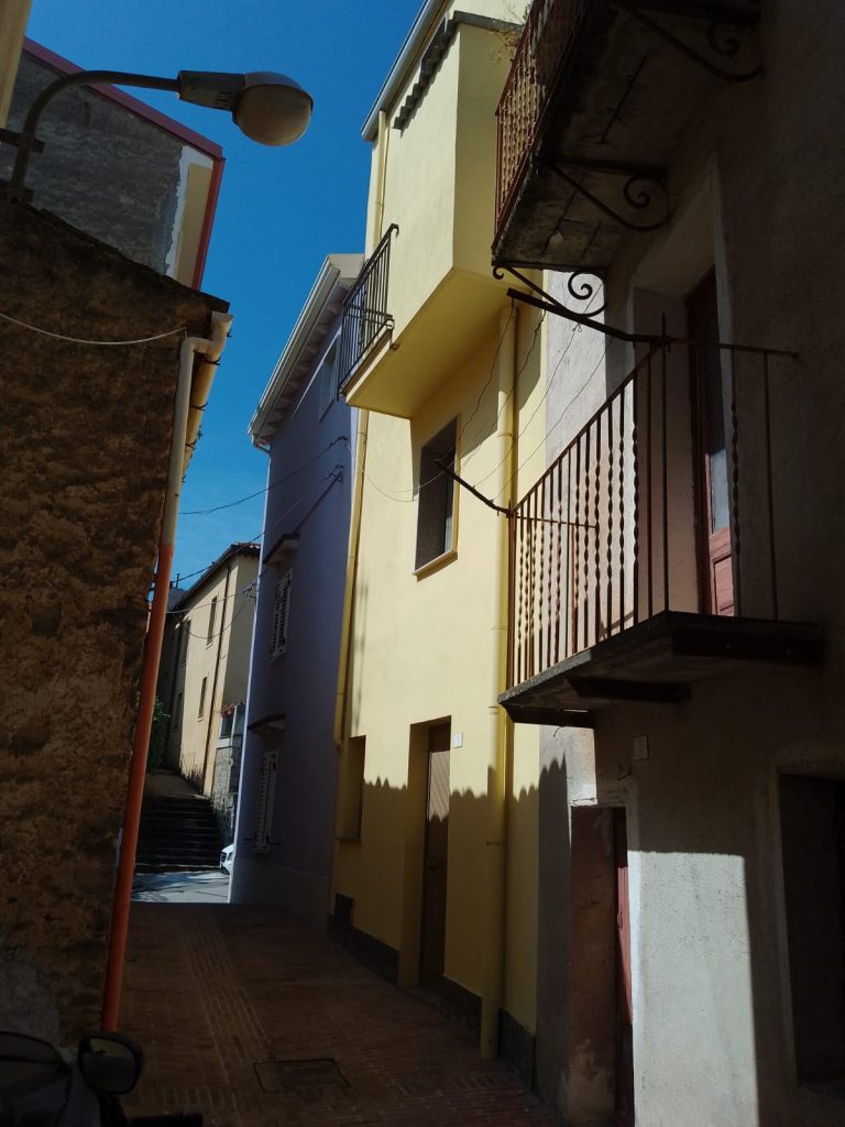 Casa semindipendente in vendita Via Piazza Ospedale S. Calogero, S. Salvatore di Fitalia, Me