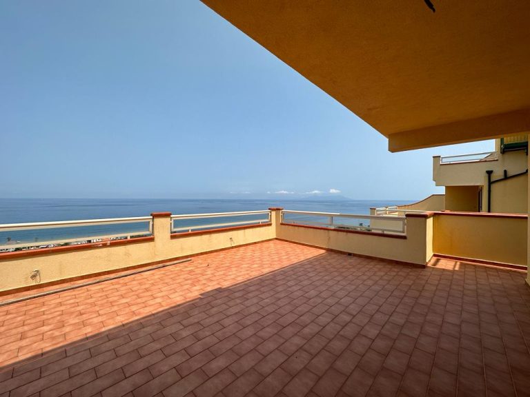 Casa vacanze in vendita a Calanovella, Piraino, Me