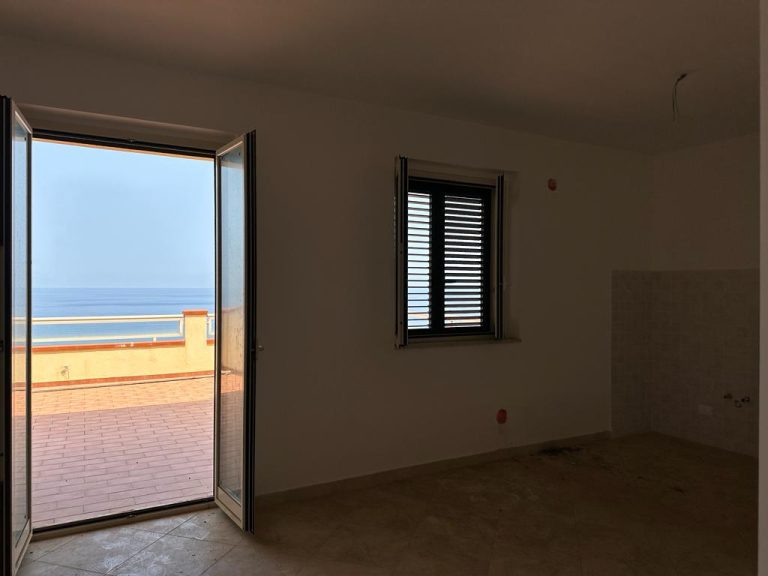 Casa vacanze in vendita a Calanovella, Piraino, Me