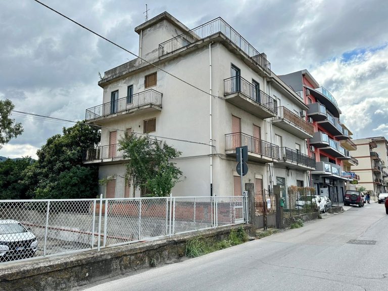 Stabile in vendita via Destra Longano 43, Barcellona pozzo di Gotto, ME