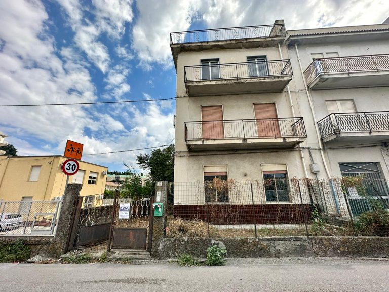 Stabile in vendita via Destra Longano 43, Barcellona pozzo di Gotto, ME