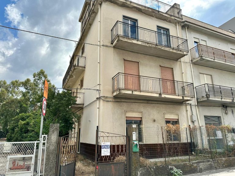 Stabile in vendita via Destra Longano 43, Barcellona pozzo di Gotto, ME