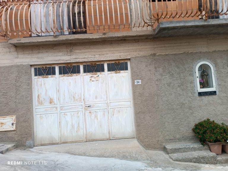 Casa indipendente in vendita in via Gesù e Maria a Gualtieri Sicaminò, Me