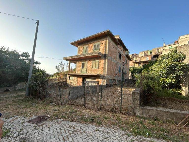 Casa Indipendente con giardino in Vendita in Via Giardinello, Furnari, Me