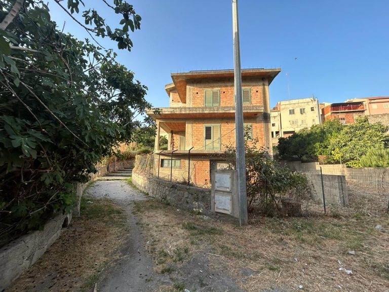 Casa Indipendente con giardino in Vendita in Via Giardinello, Furnari, Me