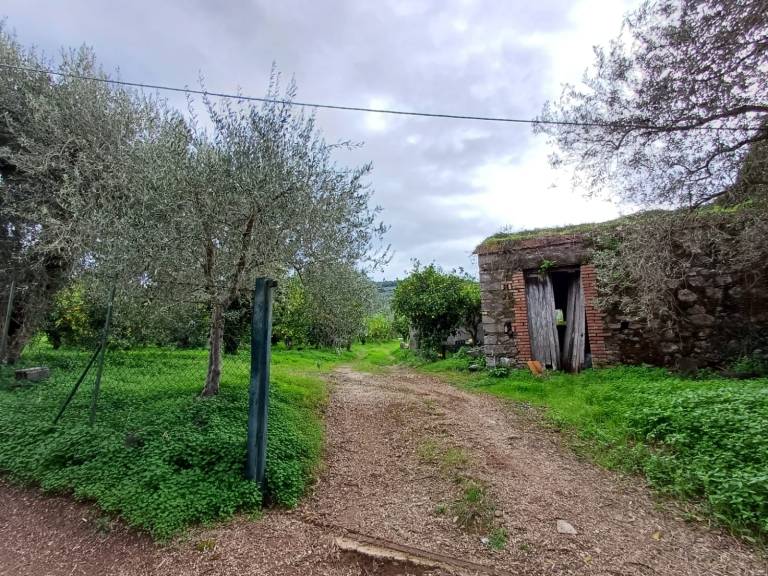 Rudere con terreno in vendita in C.da Bastione, Capo d’Orlando, Me