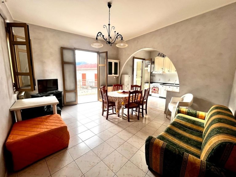 Casa semindipendente in vendita in Via Umberto I, Gioiosa Marea, Me