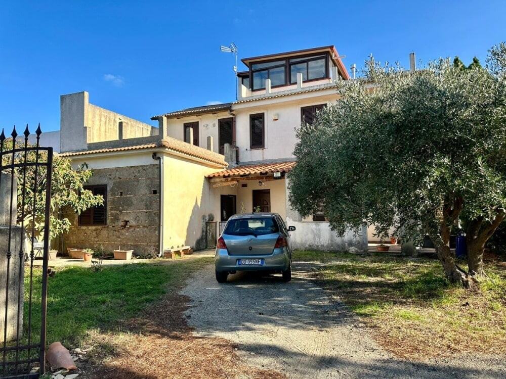Villa in vendita a [Località], immobile con ampio giardino e vista panoramica, ideale per famiglie e investitori, NextCasa offre soluzioni immobiliari di qualità in zona tranquilla.