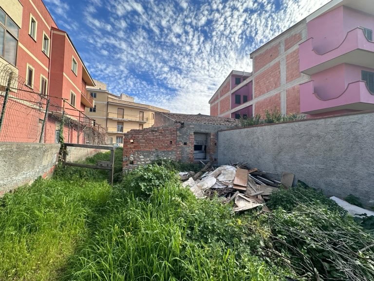 Casa indipendente con terreno edificabile in via Stretto II Fondaco Nuovo 96, Barcellona P.G.