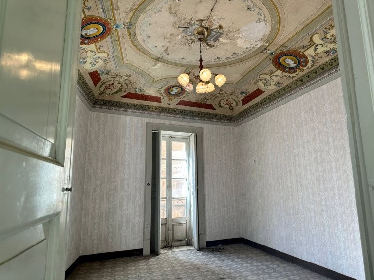 Palazzo storico in vendita in vicolo Michele Bertolami 16, Novara di Sicilia, Me