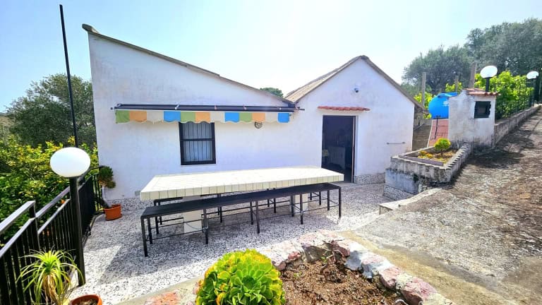 Casa indipendente in vendita in C.da Grotte, San Marco d’Alunzio, Me