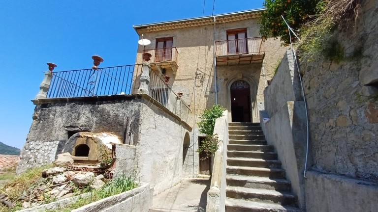 Casa semindipendente in vendita in Via San Elia, Sant’Angelo di Brolo, Me