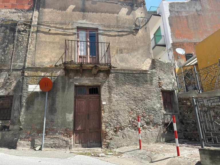 Casa indipendente in vendita in via Basso, San Filippo Del Mela, Me
