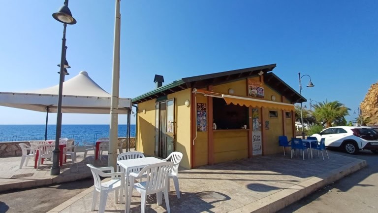 Locale commerciale in vendita a Capo Calavà, Gioiosa Marea, Me