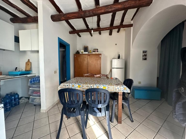 Casa strombolana in vendita a Ginostra in piazza San Vincenzo, Stromboli, Me