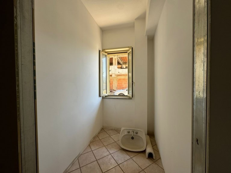 Stabile in vendita in via Giuseppe Mazzini, Furnari, Me