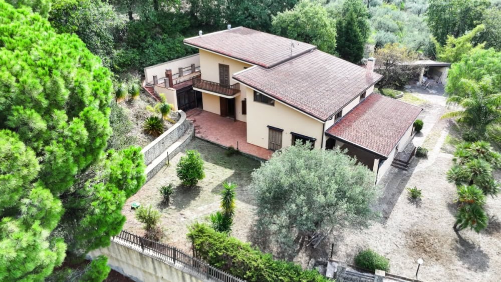 Villa singola con giardino in Contrada Sant’Anna, Barcellona P.G., Me