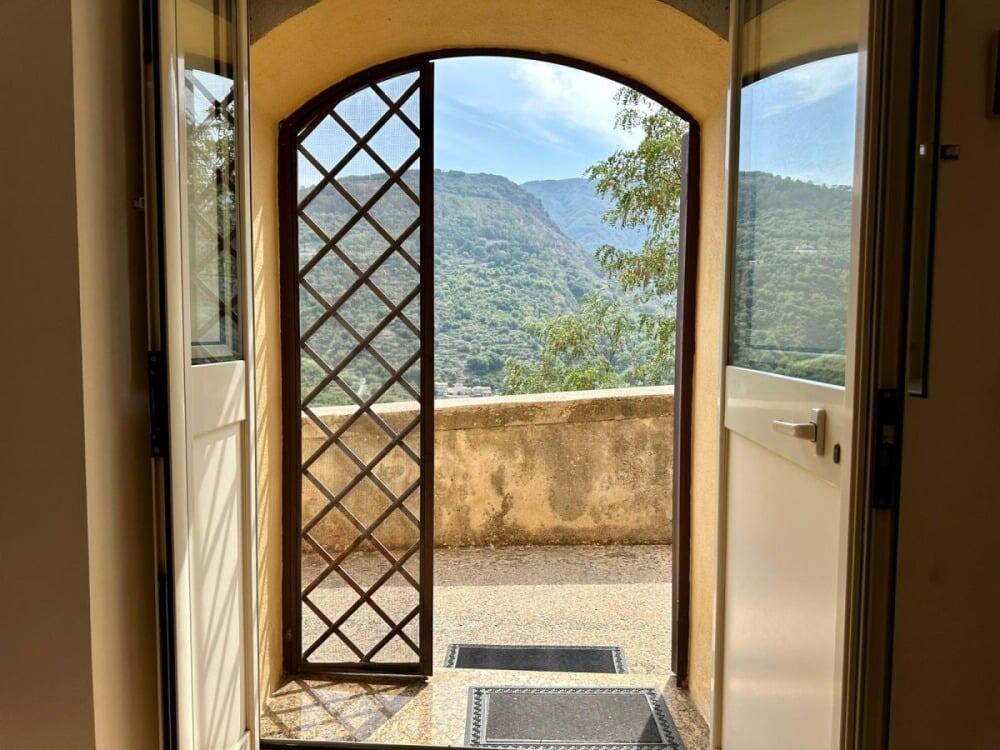 Casa indipendente su 3 livelli in via Raja 6, Castroreale, Me