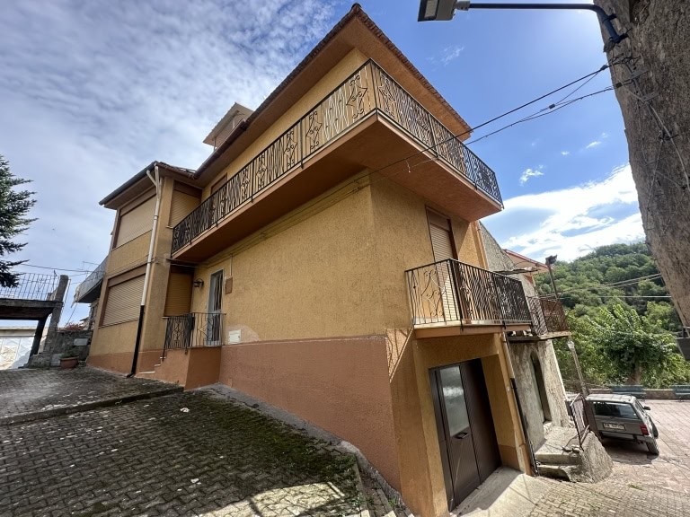 Casa Indipendente in vendita in via Trento 3, Novara di Sicilia, Me