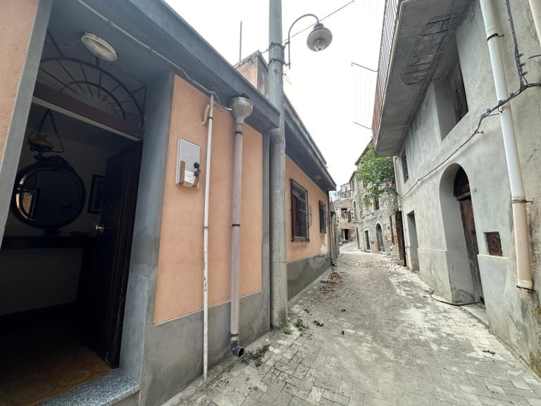 Casa indipendente in vendita in via Tiulinello 30 a Tripi, Me