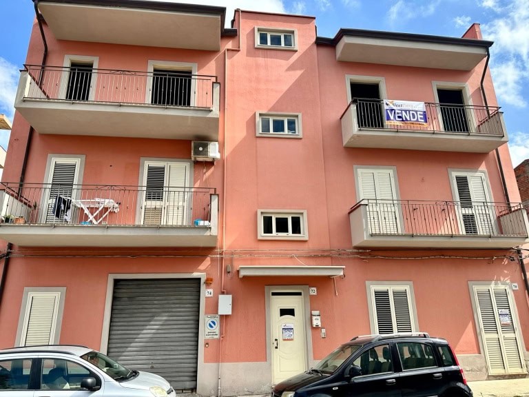 Appartamento rustico con mansarda in vendita in via Gen. Angelo Cambria 80, Barcellona P.G., Me