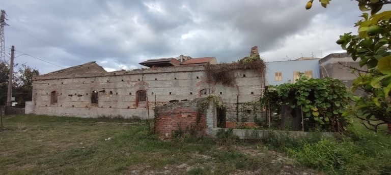 Rudere con terreno edificabile in via Stretto Garrisi 3, Barcellona P.G., Me