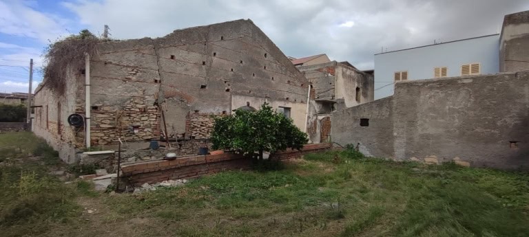 Rudere con terreno edificabile in via Stretto Garrisi 3, Barcellona P.G., Me
