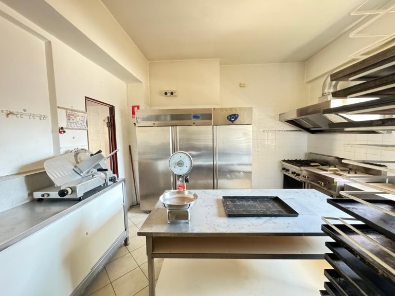 Locale commerciale in vendita in via Sicilia 41, Barcellona P.G., Me