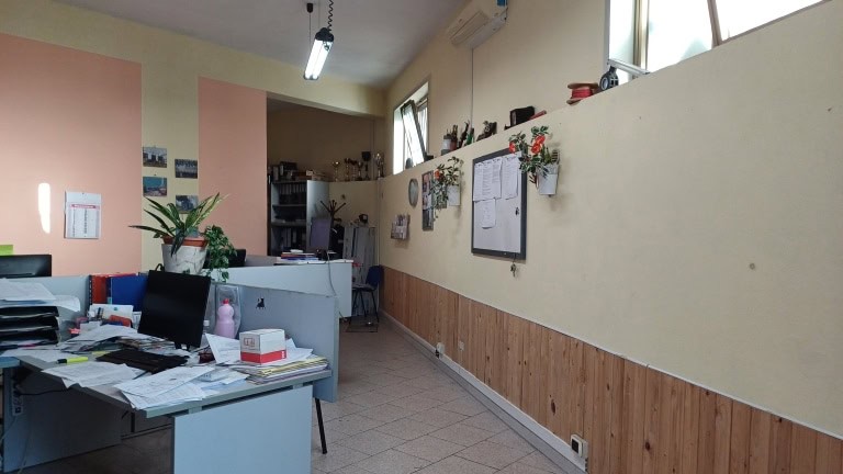 Locale commerciale in vendita in Via Trento, Brolo, Me