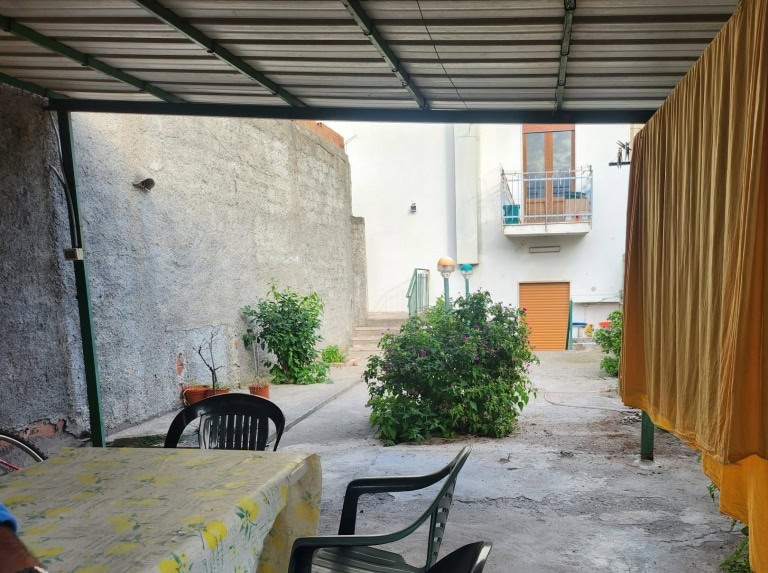 Stabile in vendita in via Stretto Marro 8/10 a Terme Vigliatore, Me