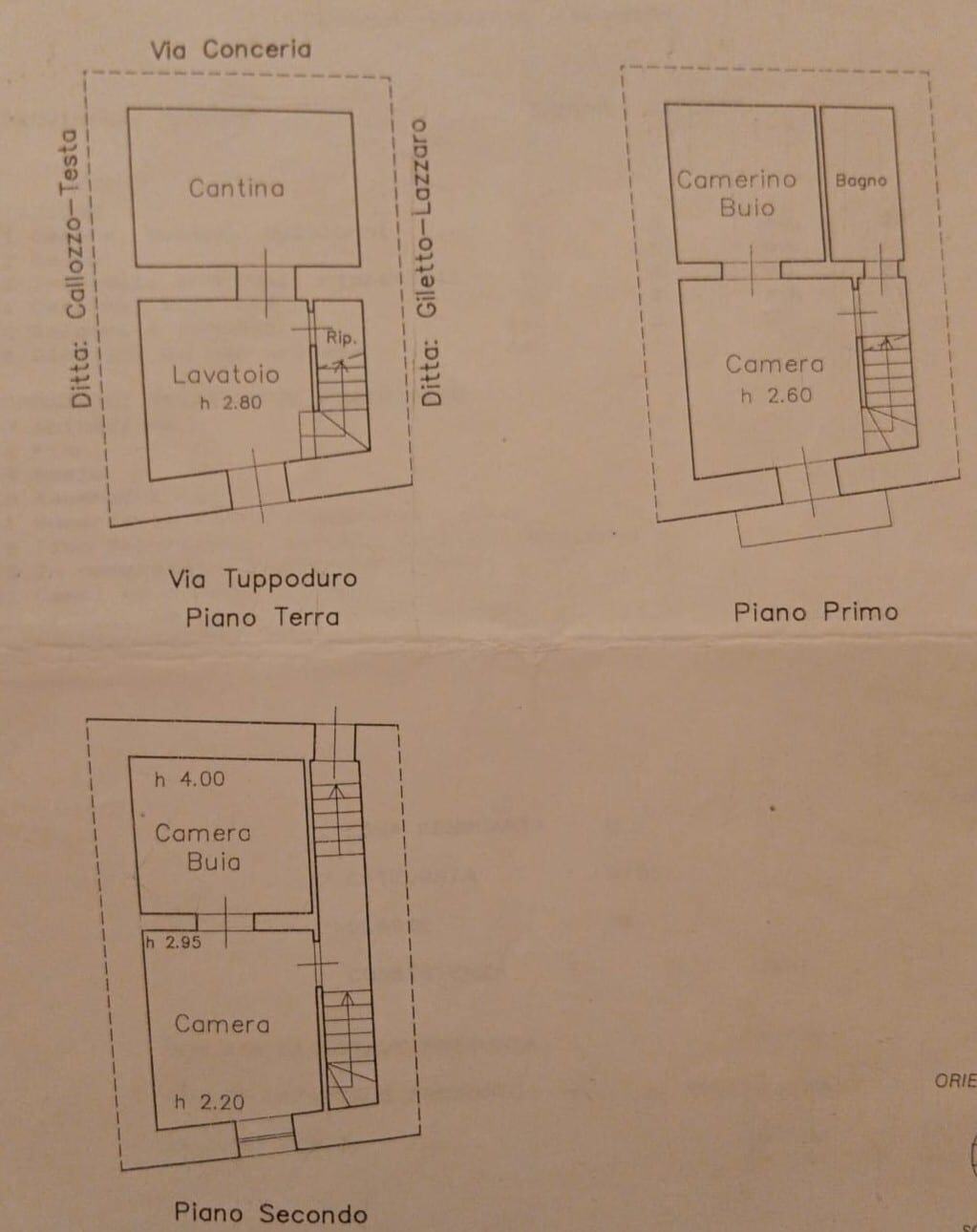 Cantina e lavanderia al piano terra, camera matrimoniale e bagno al primo piano, cameretta e soffitta al secondo piano, planimetrie dettagliate casa NextCasa.