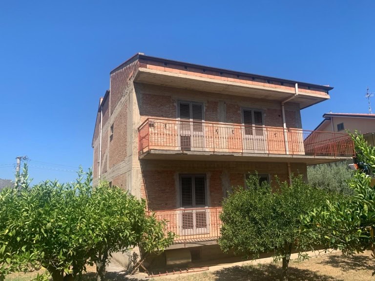 Appartamento con terreno in vendita in C.da Vallebruca, Sant’Agata di Militello, Me