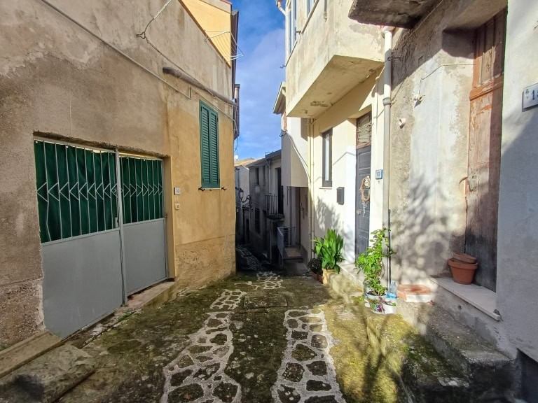Casa semindipendente in vendita in Via II Casalotto, Ficarra, Me
