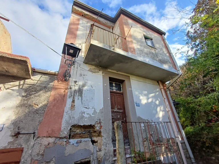 Casa semindipendente in vendita in Via II Casalotto, Ficarra, Me