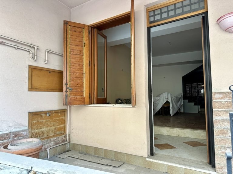 Casa indipendente al piano terra in vendita in via Giovanni Spagnolo 46, Barcellona P.G., Me