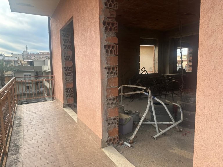 Appartamento allo stato rustico in vendita in via Aldo Moro 50 a Barcellona P.G., Me